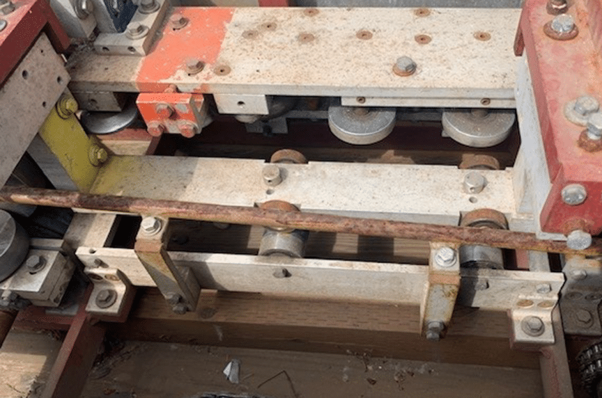 rusty rollers in a portable gutter machine